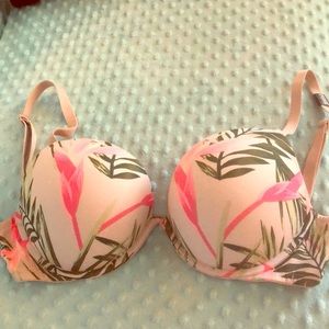 Victoria’s Secret Super Push New W/O Tag Size:34DD